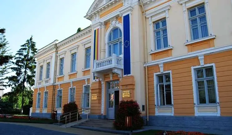 Terenul Liceului Oltchim trece în domeniul statului