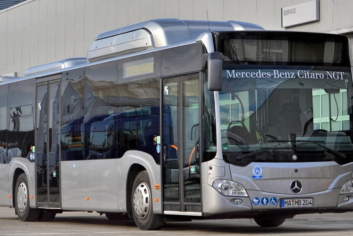 Un autobuz Mercedes, în probe pe traseele ETA din Râmnicu Vâlcea