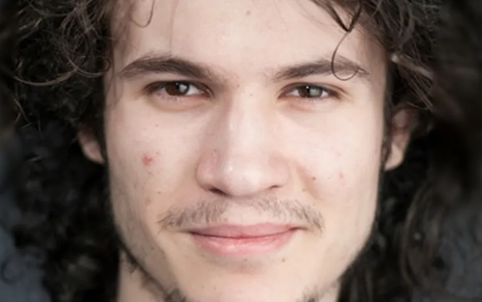 Un actor de origine vâlceană in noua premieră a lui Alexander Hausvater