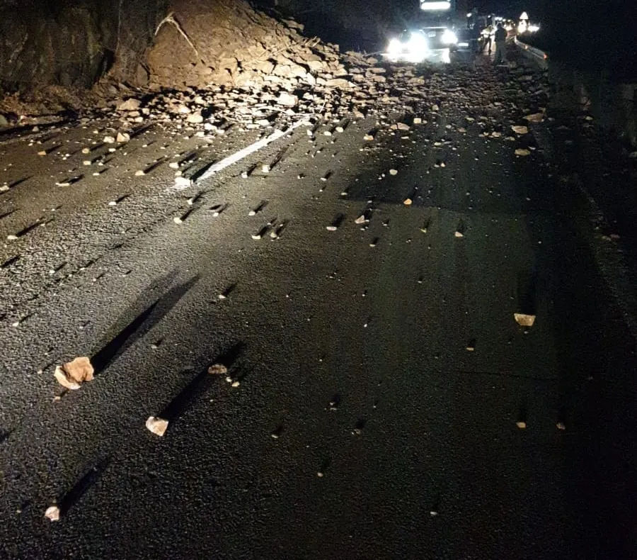Trafic blocat total la ieșirea din Călimănești