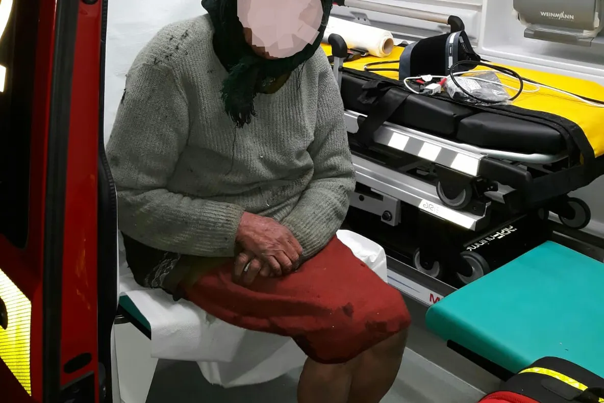 Femeie de 67 de ani, salvata dintr-o casa in flacari, la Lungesti !