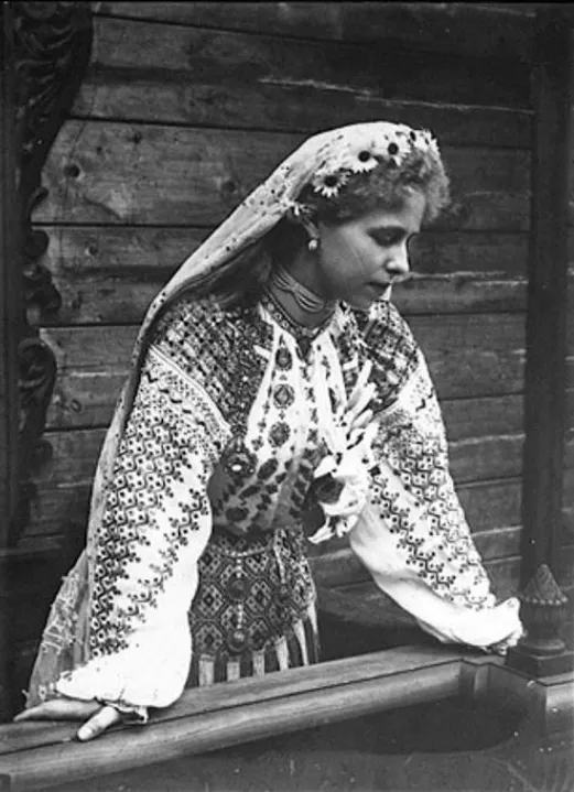 Apreciată de reginele României, Elisabeta și Maria, cămașa tradițională va fi celebrată și la Vâlcea