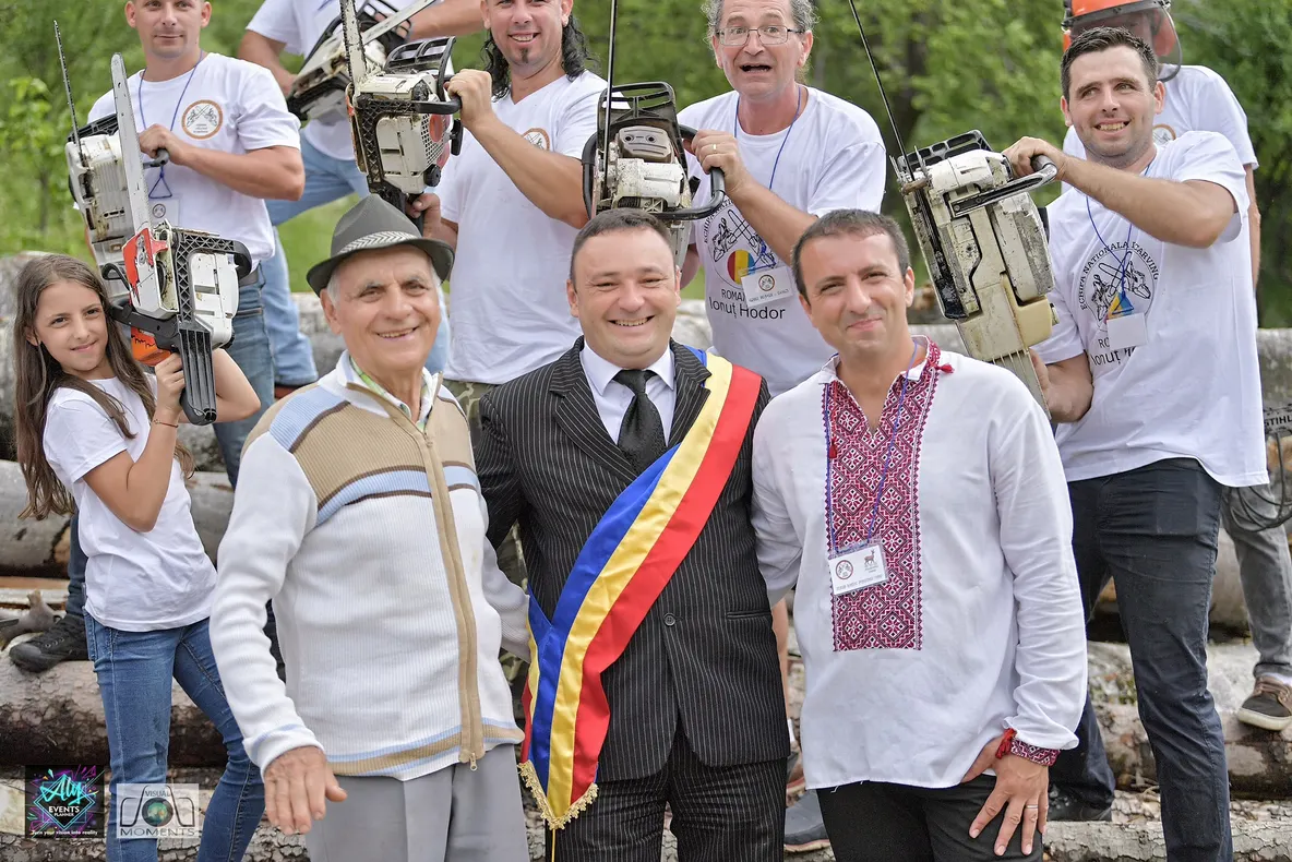 Festival de sculptură cu drujba la Vaideeni !