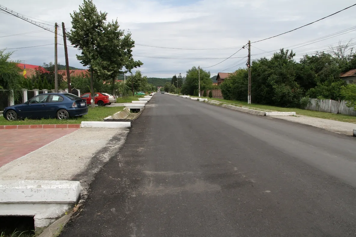 Campanie intensă de asfaltări în Sudul municipiului Râmnicu Vâlcea !