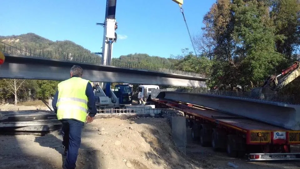 Se lucreaza la podul de la Barbatesti !