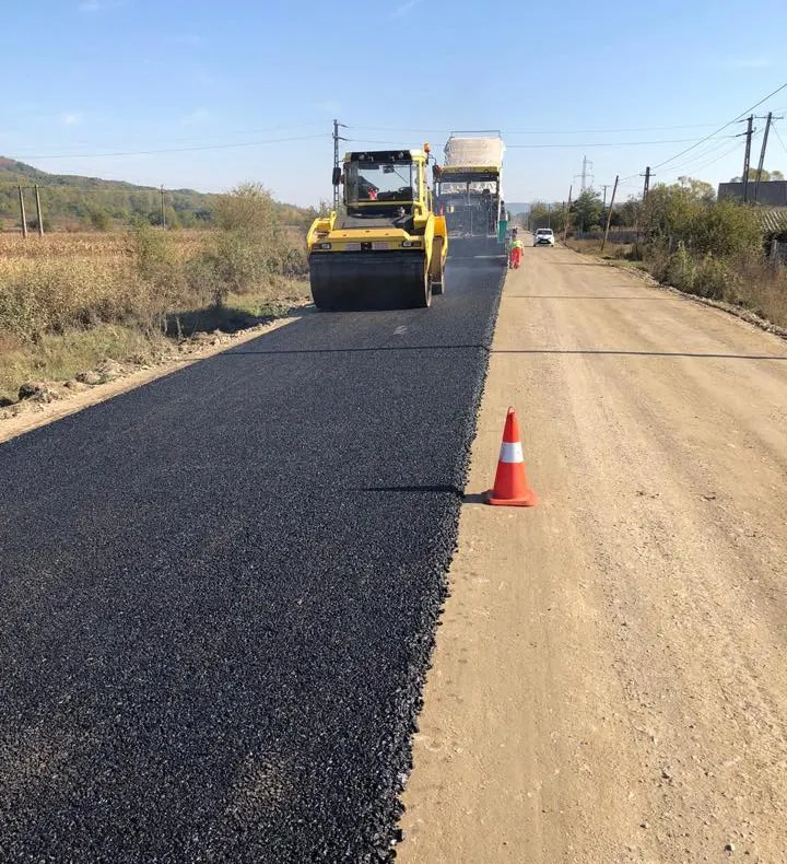 Se asfaltează pe DJ 678 A !
