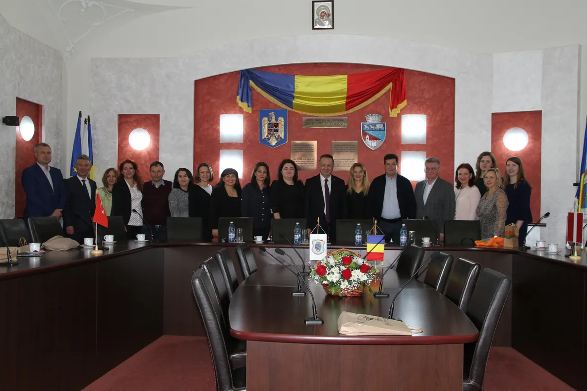 Profesori din Turcia şi Letonia, în vizită la Primăria municipiului