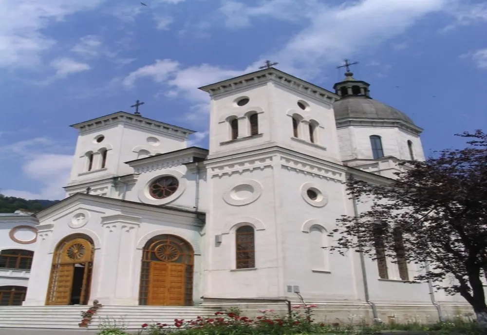 Slujbă arhierească la Mănăstira Bistriţa (Costești) în ziua Sfântului Grigorie Decapolitul