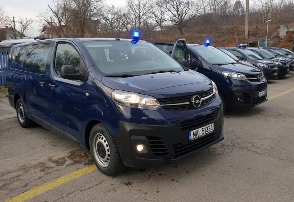 Noi autoturisme în parcul auto al jandarmeriei vâlcene