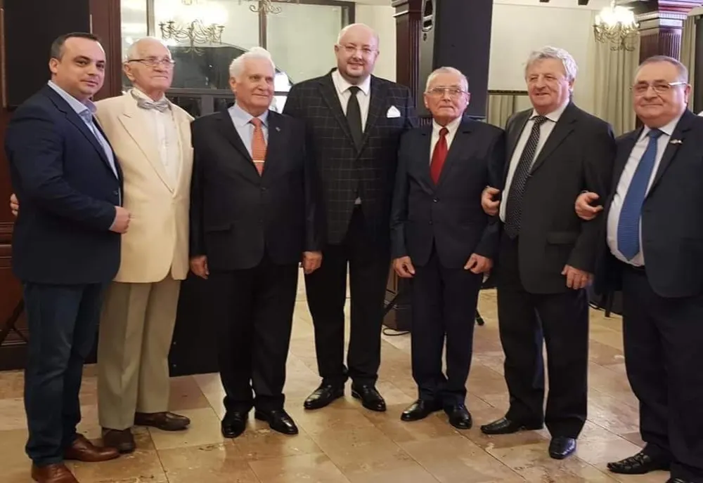 Donații de carte și distincții în cadrul galei Seniorilor Vâlceni 2020