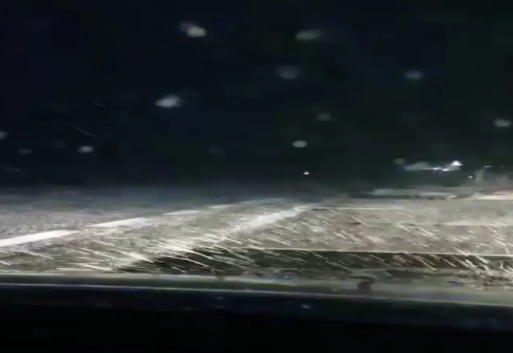 Ninge pe DN 7, în județul Vâlcea. Polițiștii rutieri supraveghează traficul