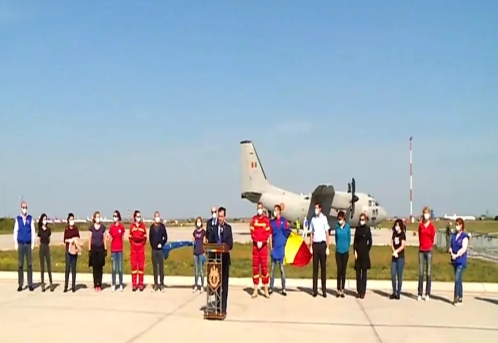 Medicii din Italia au revenit în România. Premierul i- a întâmpinat la aeroport