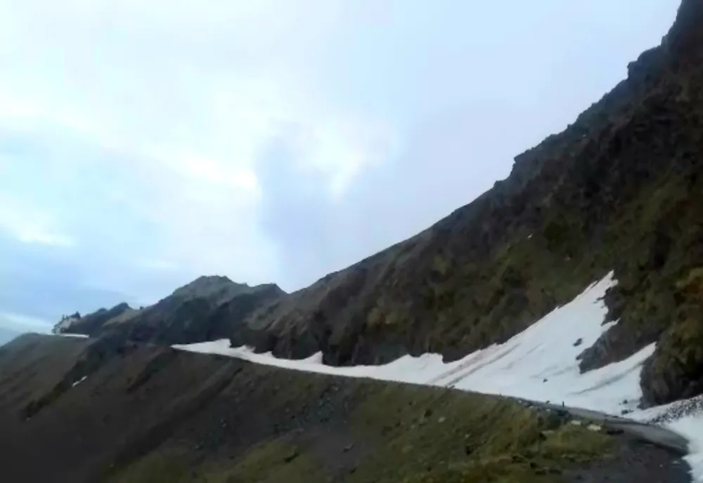 Deszăpezire pe Transfăgărășan