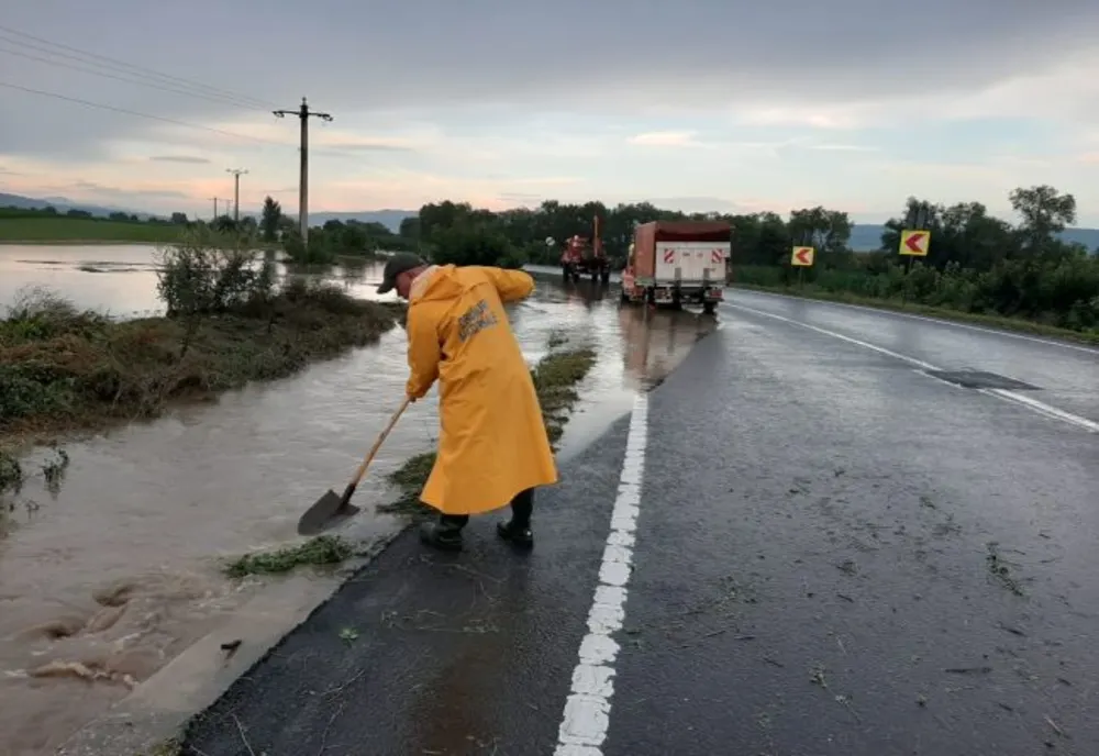 Atenționare cod portocaliu de inundații pe râuri. Ce zone sunt vizate