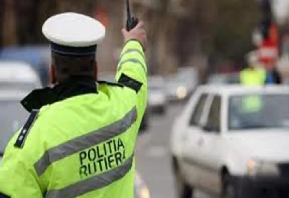 În vârstă de 74 de ani, fără permis auto, cu 103 km/h 