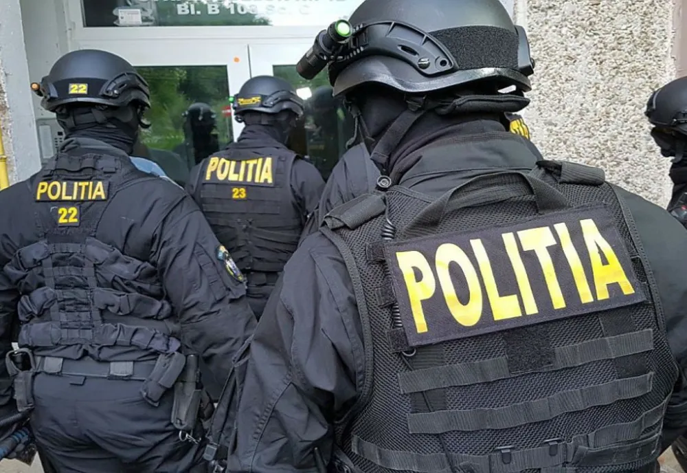 Poliţiştii clujeni au efectuat percheziţii în Bucureşti, Râmnicu Vâlcea şi Argeş! Doi tineri care închiriau fictiv cabane de vacanţă au fost reţinuţi