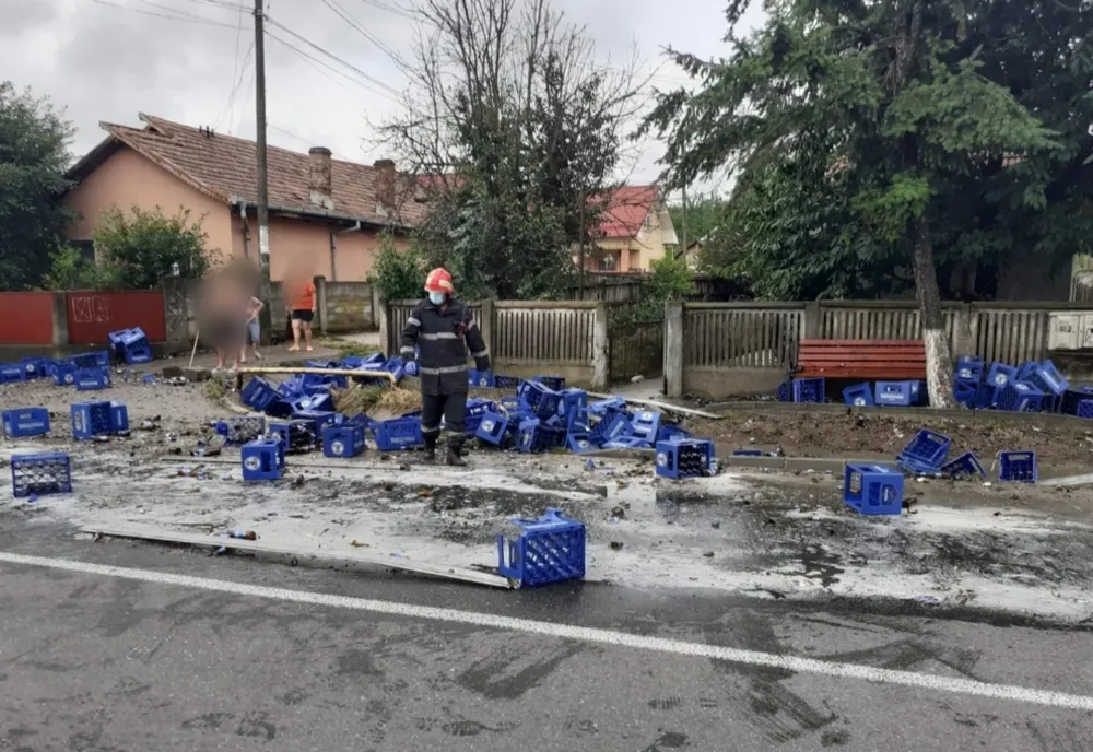Încărcătura dintr- un tir a căzut peste un pieton din Drăgășani
