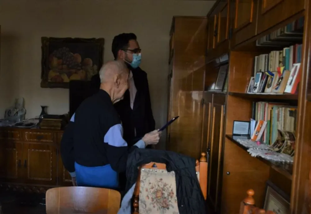 Veteran de război celebrat de Prefectul Sebastian Fârtat și Primăria Râmnicului