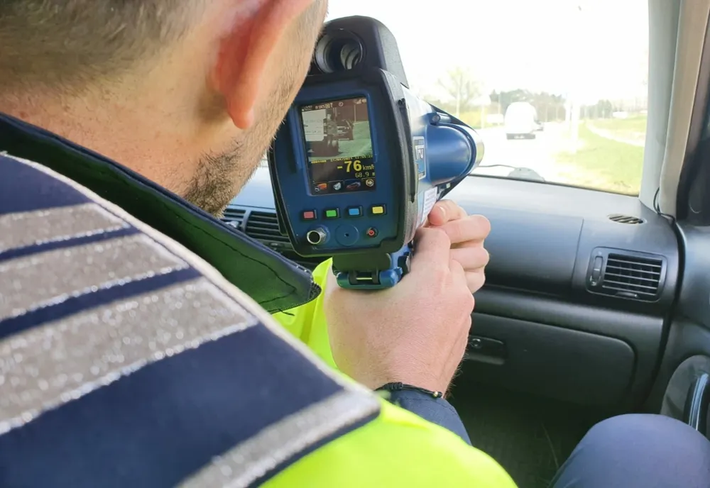 Şofer din Vâlcea, prins cu 127 km/h într-o comună din Olt