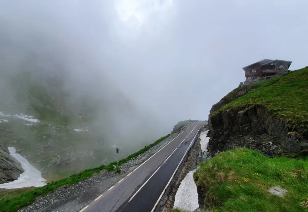 Circulația rutieră va fi închisă pe Transfăgărășan