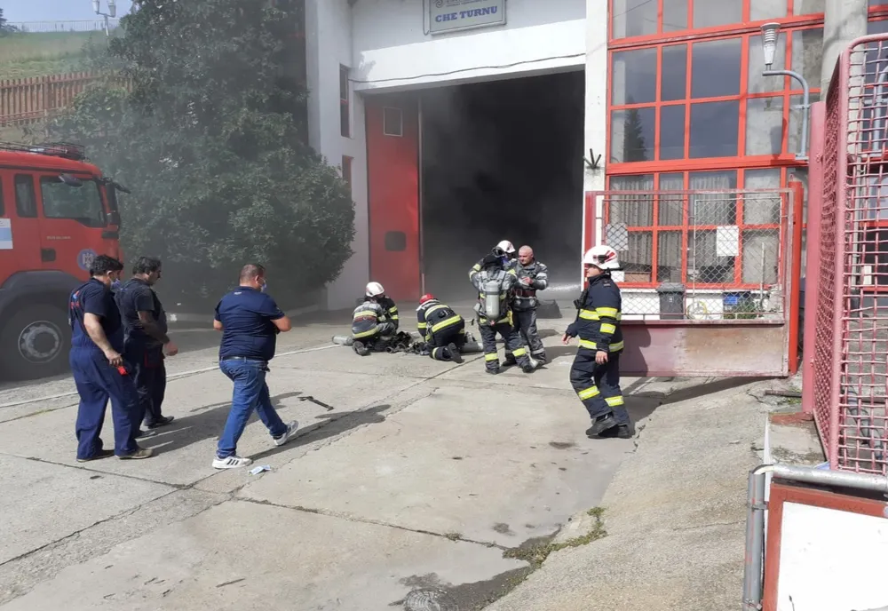 Incendiu la o hidrocentrală de pe Olt, în judeţul Vâlcea