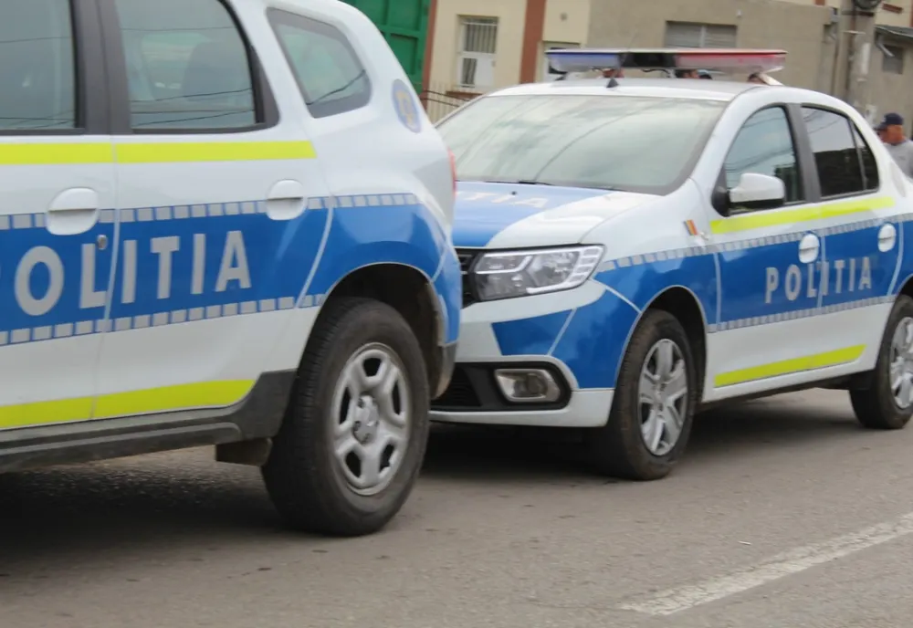 O bandă pe sensul Vâlcea Argeș este blocată în urma unui incident rutiet