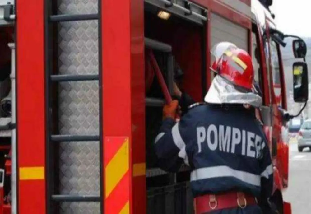 TREI PERSOANE RĂNITE ÎNTR-UN ACCIDENT RUTIER PE DN 64, ÎN LOCALITATEA ORLEȘTI, JUDEȚUL VÂLCEA 