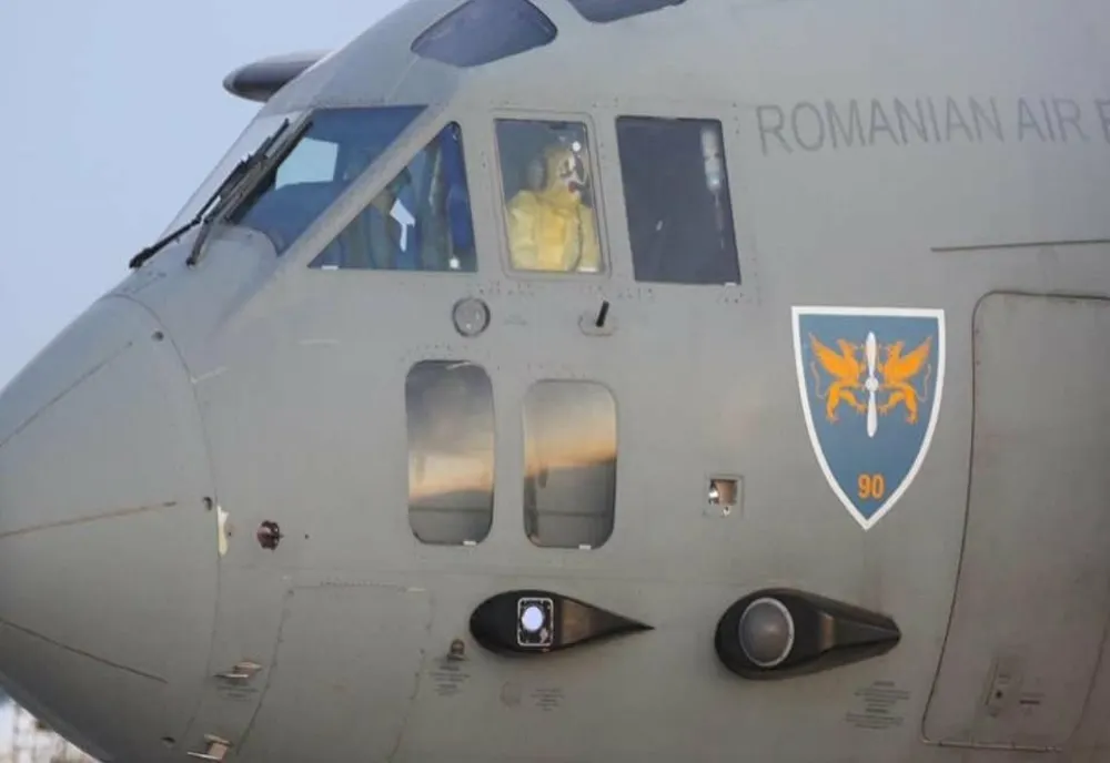 13 COPII CU PROBLEME MEDICALE ȘI FAMILIILE LOR, ADUȘI DIN GAZA ÎN ROMÂNIA CU O AERONAVĂ MILITARĂ