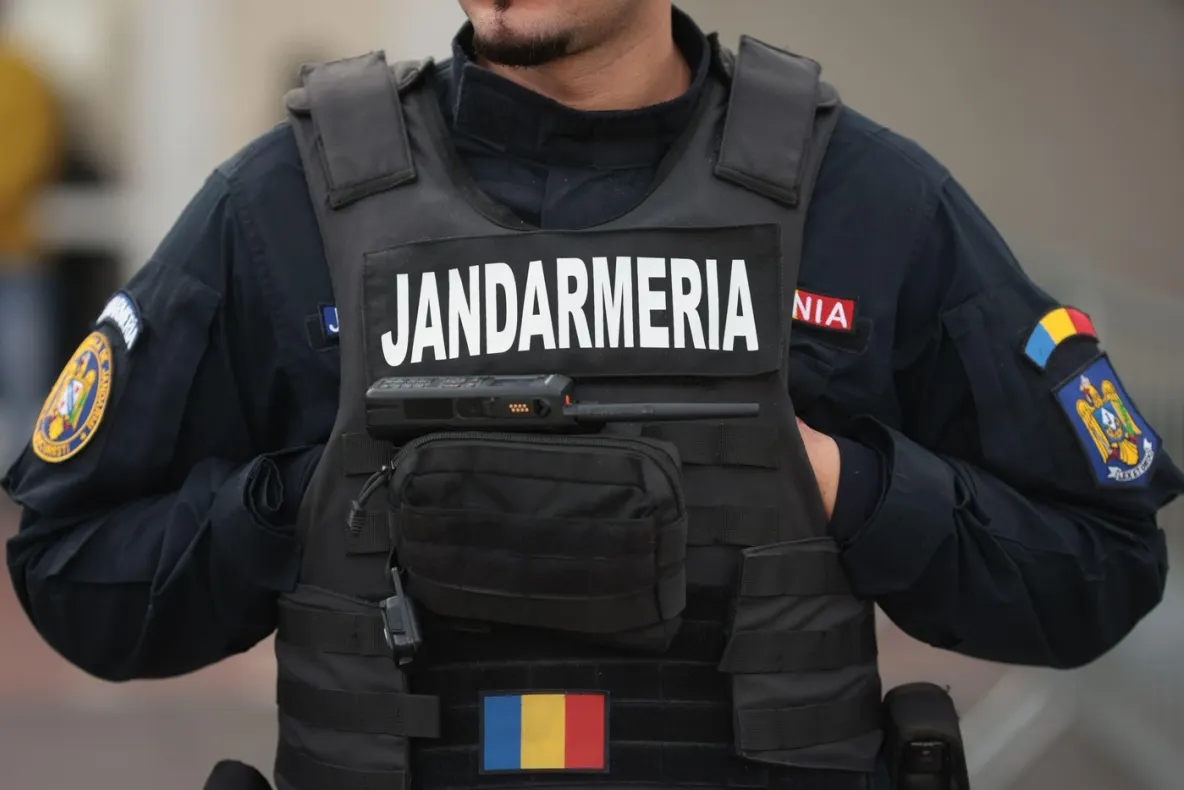 Tânără rătăcită pe Dealul Capela din Râmnicu Vâlcea, găsită de jandarmi după o oră de căutări
