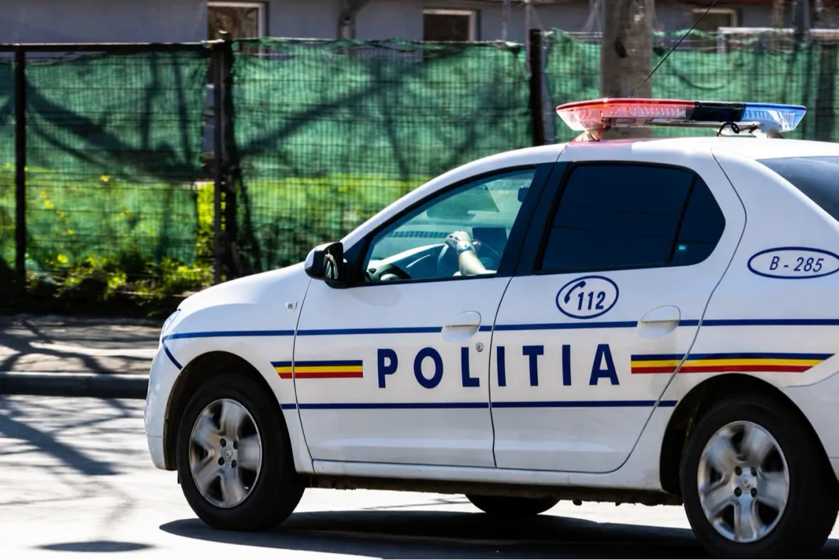 O femeie și-ar fi tăiat brățara electronică de supraveghere. Avea ordin de protecție emis în favoarea soacrei