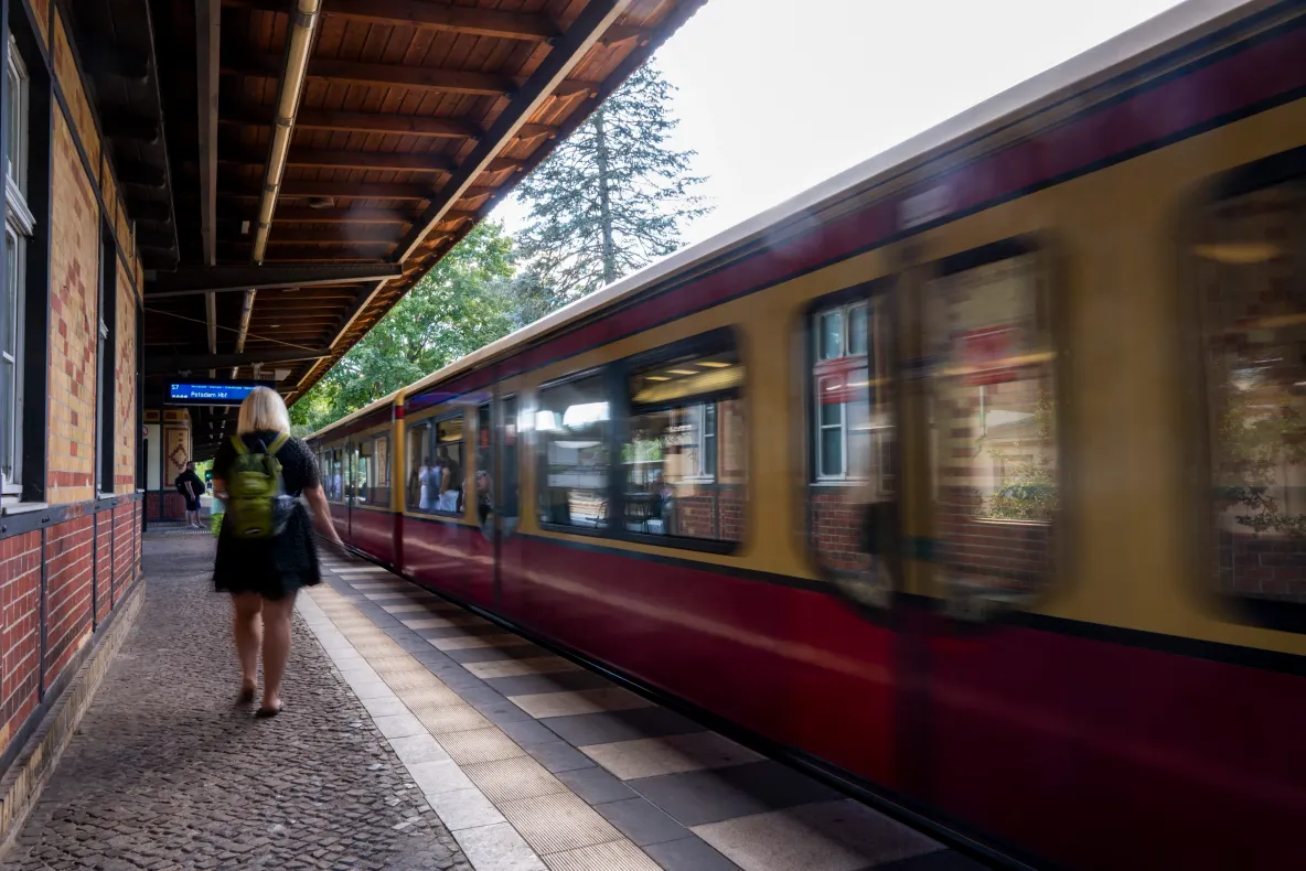Transportul feroviar de călători scade, marfa crește