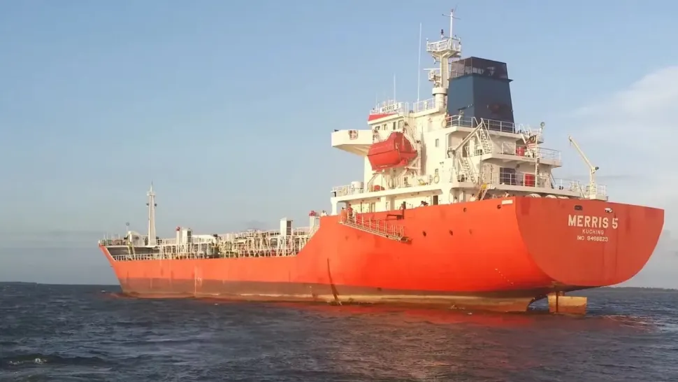 Prețul petrolului explodează după amenințarea unui blocaj prelungit în Strâmtoarea Ormuz