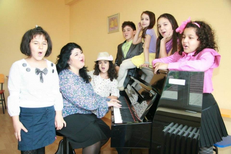 Valcea, reprezentata la Festivalul "Mamaia Copiilor" de elevele sopranei Camelia Clavac