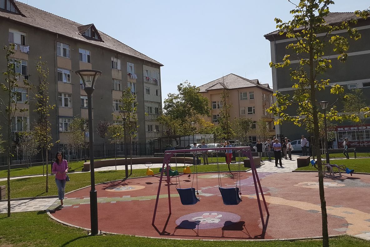 Teren de sport și loc de joaca inaugurate  în zona Nord