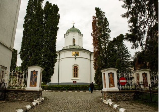 Ramnicul își amintește astazi de Antim Ivireanul, cel care a conferit orașului titulatura de “capitala a tipografiilor”