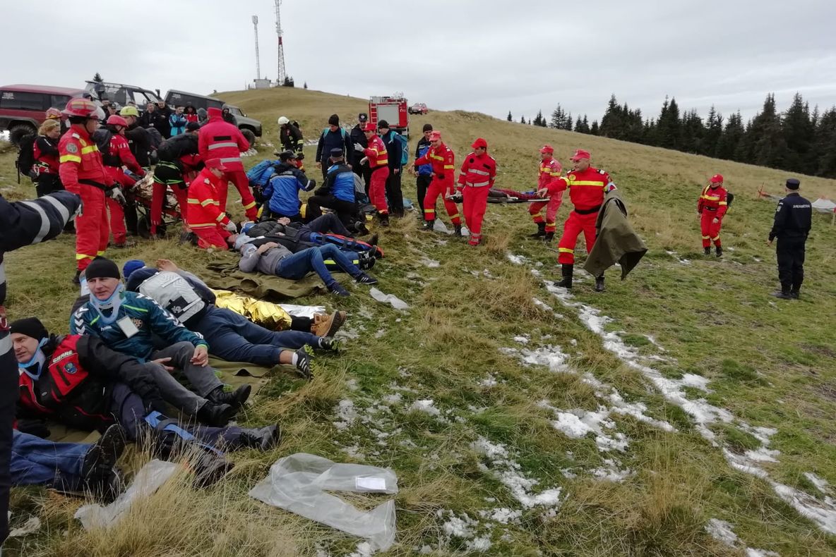 Exercițiu pentru intervenţia în cazul prăbuşiri unui avion în zona montană