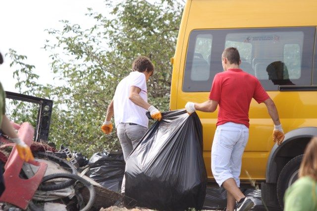 ”Let´s Do It, Romania !"  la Valcea