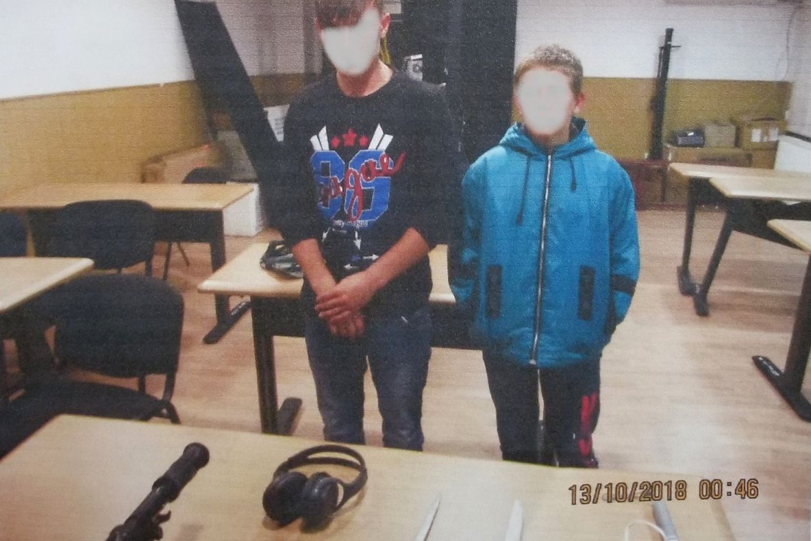 Minori suspecţi de comiterea unui furt, identificaţi de poliţiştii locali