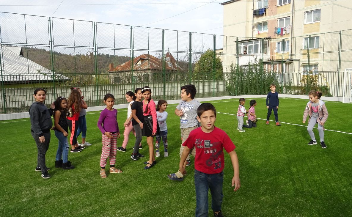 Trei spaţii pentru joacă şi sport, inaugurate în zona Petrişor – 1 Mai