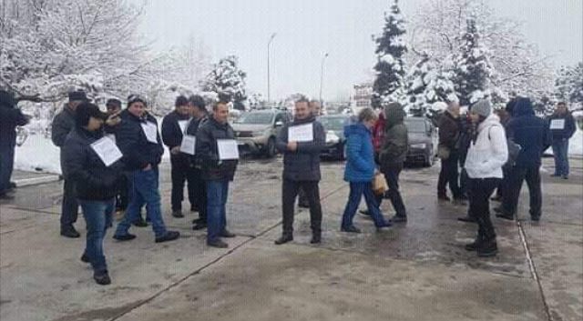 Aproximativ 50 de angajați de la Combinatul Oltchim, in greva foamei