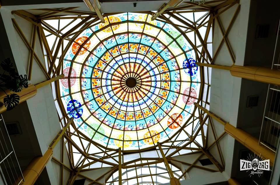 Vitraliul cupolei Bibliotecii Județene Vâlcea, în Cartea Recordurilor !