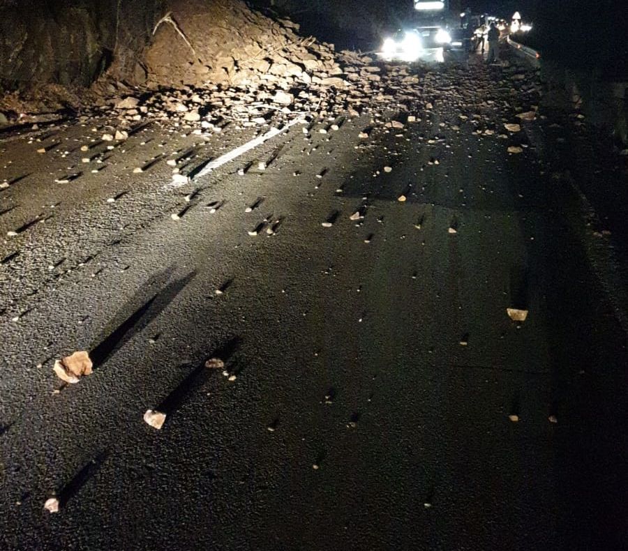 Trafic blocat total la ieșirea din Călimănești