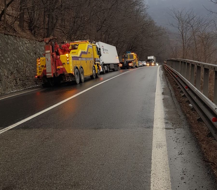 Pentru scurt timp, trafic blocat total pe DN 7 !