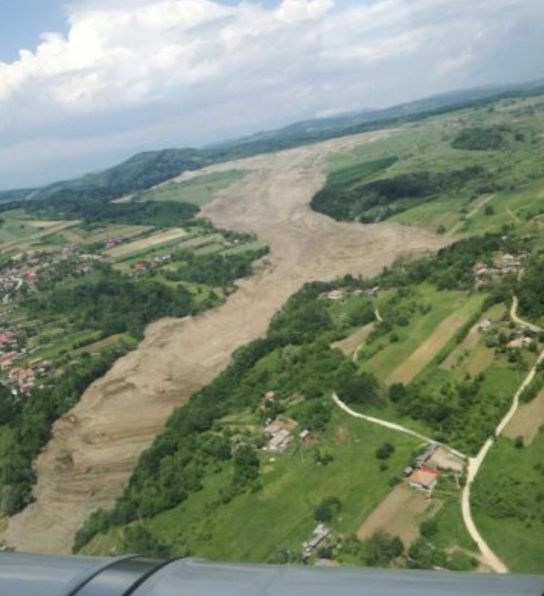 Pierderi de 17 milioane de lei în Vâlcea, județul cu cele mai multe alunecări de teren din România