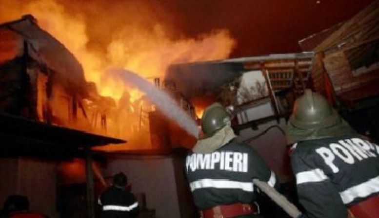 Restaurant din centrul Râmnicului în flăcări, în această seară