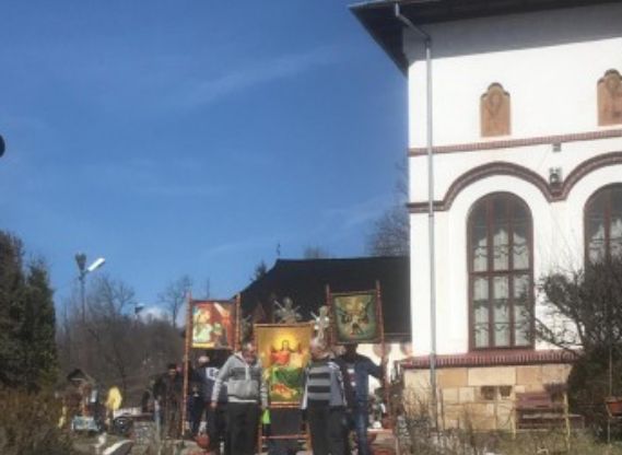 Procesiune cu icoane și meditație, în Parohia Pietrarii de Sus
