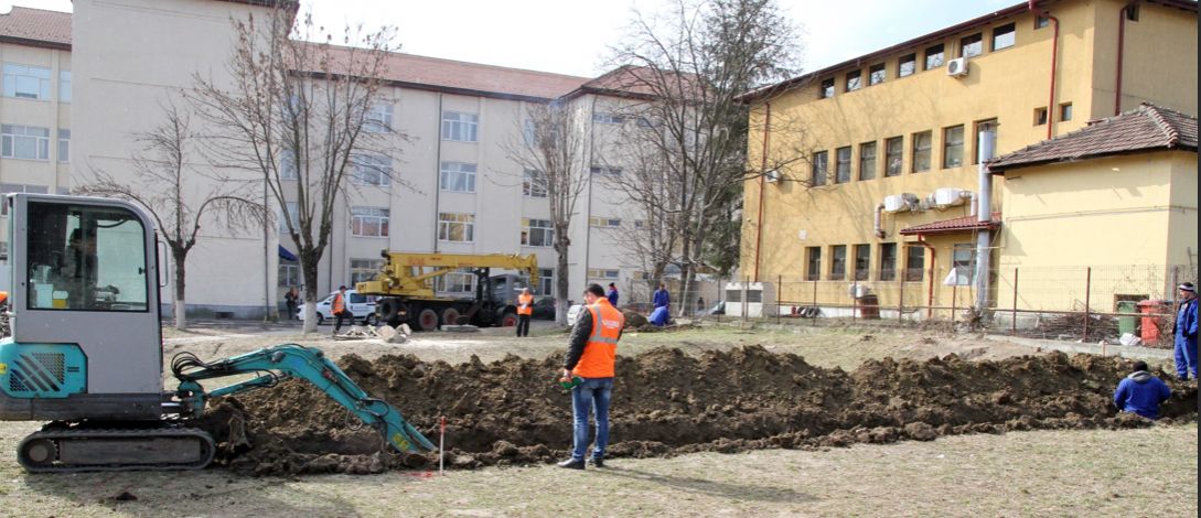 Noua sală de sport a Liceului Sanitar “Antim Ivireanul”, în construcție