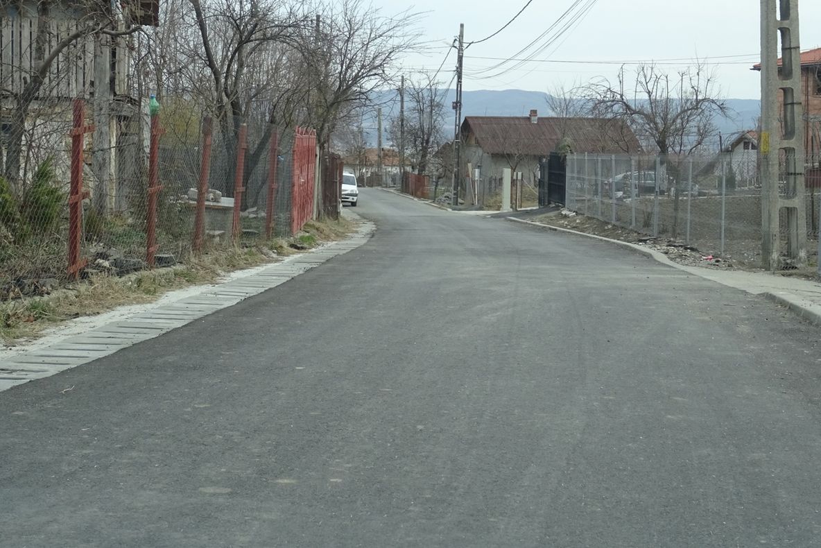 Continuă reabilitarea străzilor din zonele limitrofe Râmnicului !