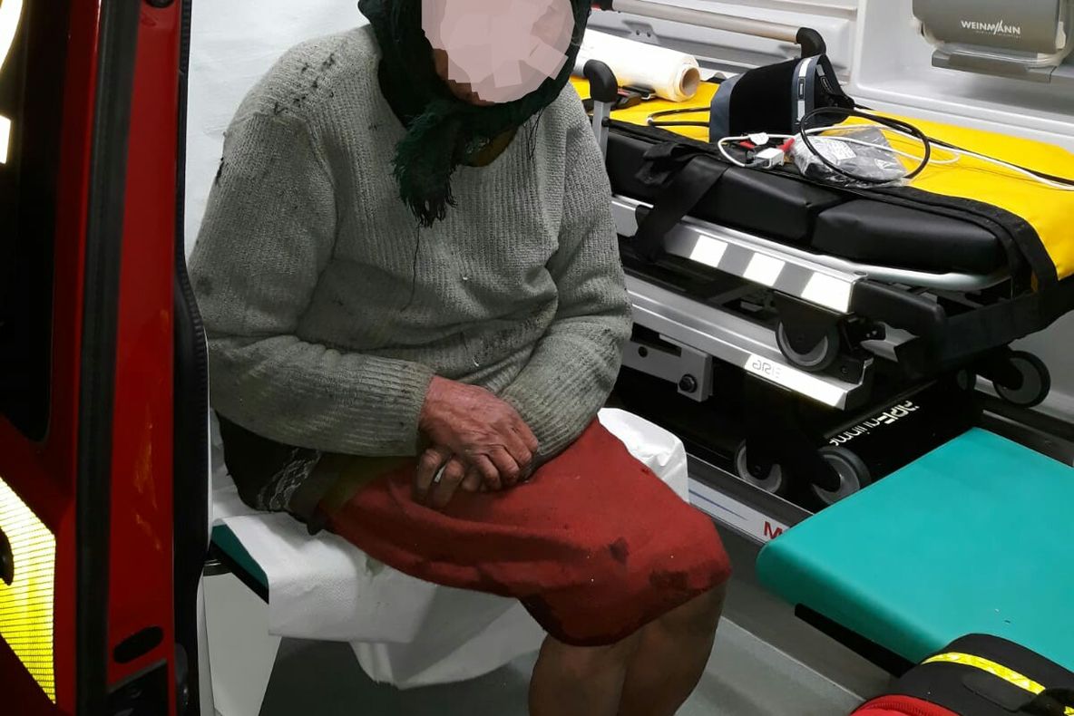 Femeie de 67 de ani, salvata dintr-o casa in flacari, la Lungesti !