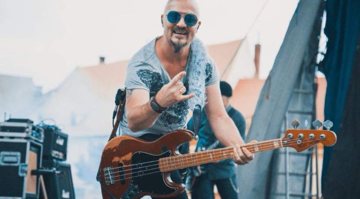 Antract a lansat videoclipul piesei „Mai stai un pic”